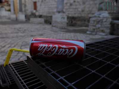 ...su cui ci d� il benvenuto la lattina di una coca cola da cui spuntano due cannucce �romanticamente� attaccate